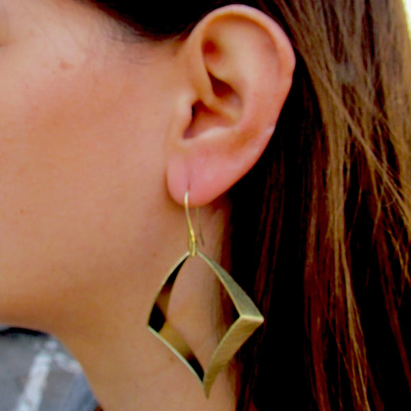 Liv Earrings Gold lated